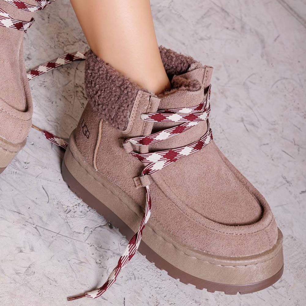 حذاء UGG برباط مبطن بالفرو 3 UGG هاف بوت نسائي