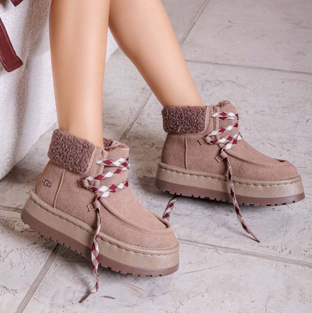 حذاء UGG برباط مبطن بالفرو 5 UGG هاف بوت نسائي