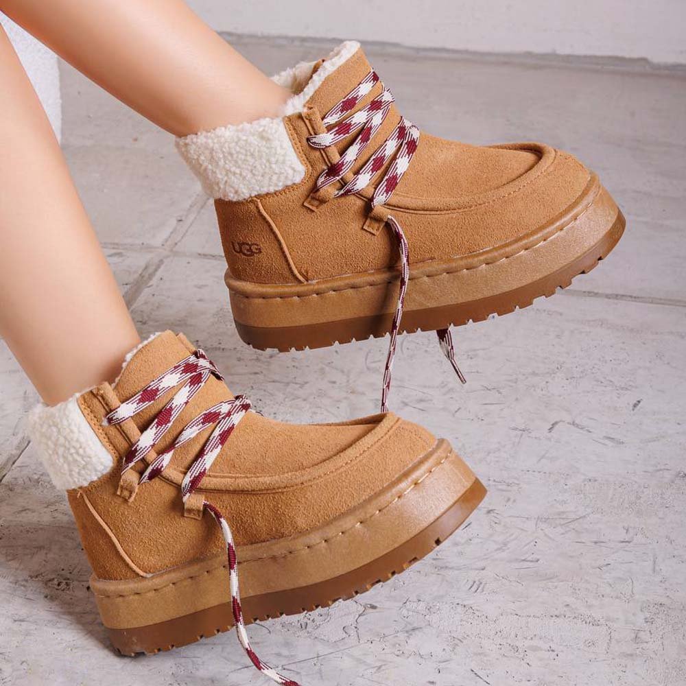 حذاء UGG برباط مبطن بالفرو 4 UGG هاف بوت نسائي
