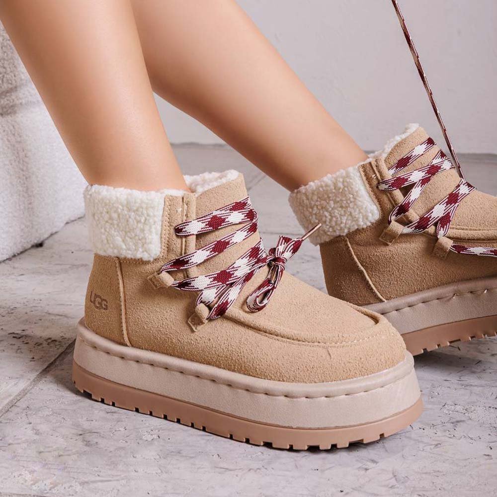 حذاء UGG برباط مبطن بالفرو 2 UGG هاف بوت نسائي